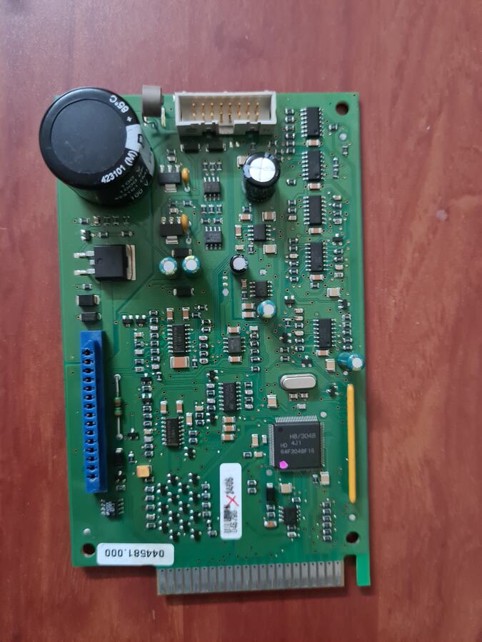 Green electronic control board from a yarn clearer system with a large capacitor